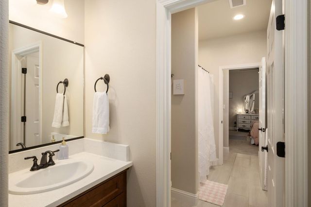 2047 Menlo Avenue, Clovis, CA 93611