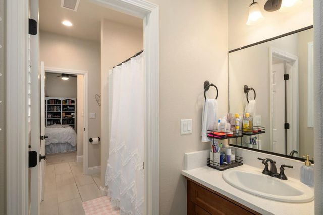 2047 Menlo Avenue, Clovis, CA 93611