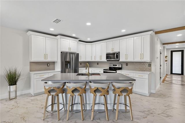 630 SW 11th PL, Cape Coral, FL 33991