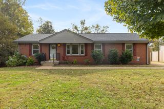 325 Melpar Dr, Nashville, TN 37211