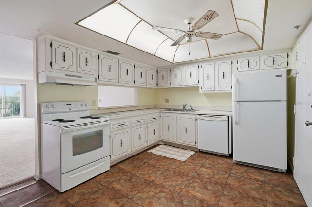 4900 38TH WAY S 404, St Petersburg, FL 33711