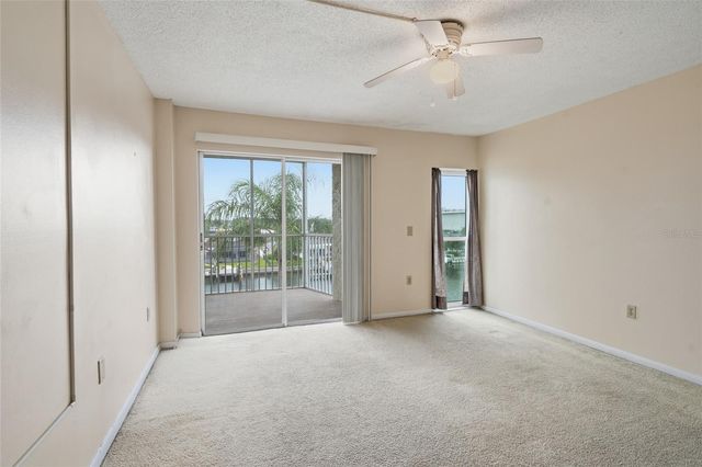 4900 38TH WAY S 404, St Petersburg, FL 33711