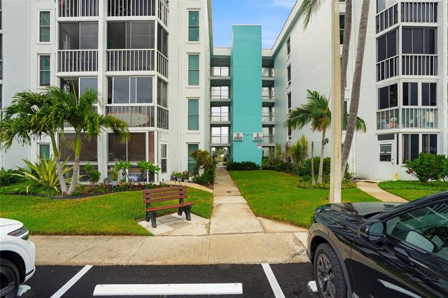 4900 38TH WAY S 404, St Petersburg, FL 33711