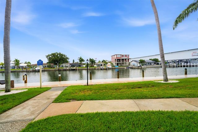 4900 38TH WAY S 404, St Petersburg, FL 33711