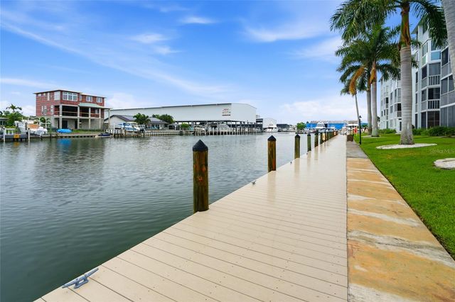 4900 38TH WAY S 404, St Petersburg, FL 33711