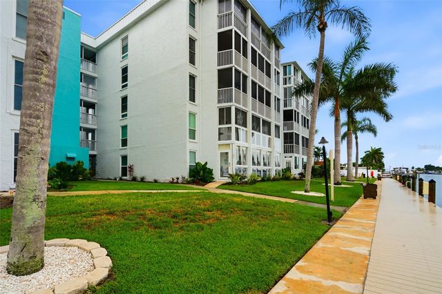 4900 38TH WAY S 404, St Petersburg, FL 33711