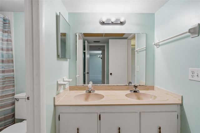 4900 38TH WAY S 404, St Petersburg, FL 33711