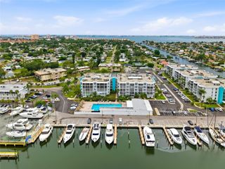 4900 38TH WAY S 404, St Petersburg, FL 33711