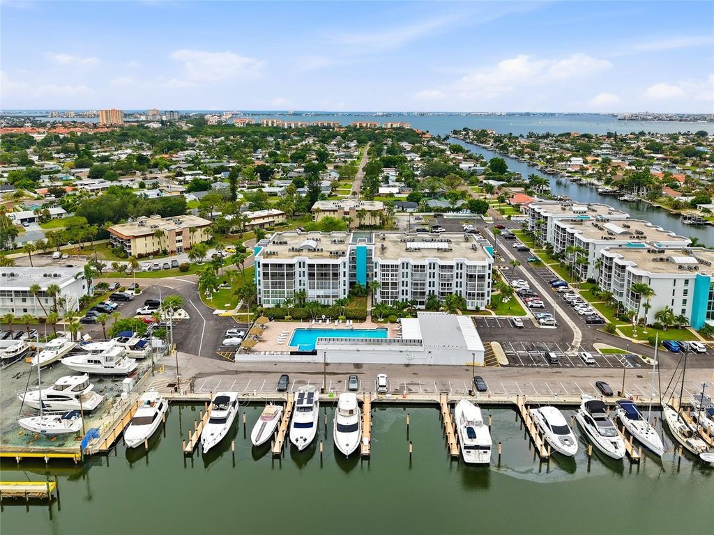 4900 38TH WAY S 404, St Petersburg, FL 33711