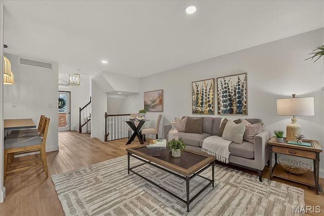 1726 Blue Oak Drive, Chesterfield, MO 63017