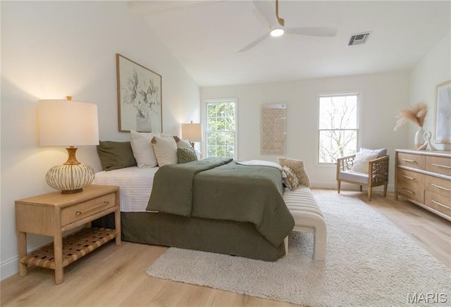 1726 Blue Oak Drive, Chesterfield, MO 63017