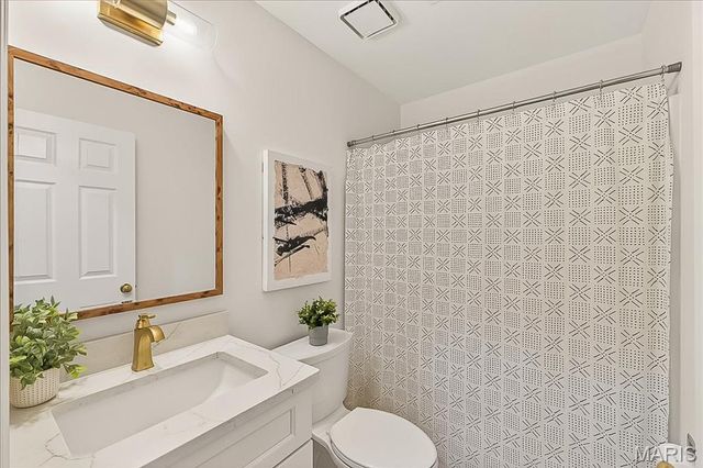 1726 Blue Oak Drive, Chesterfield, MO 63017