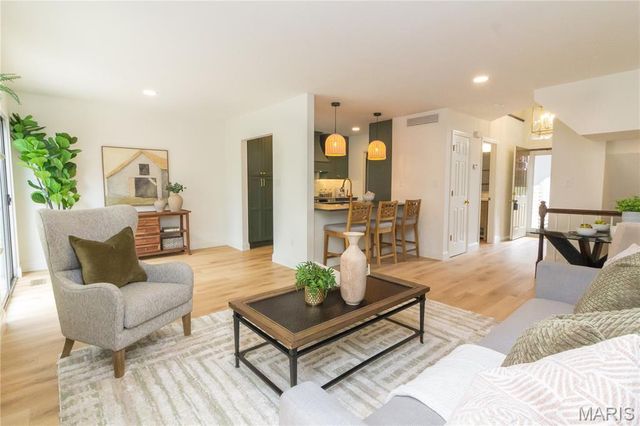 1726 Blue Oak Drive, Chesterfield, MO 63017