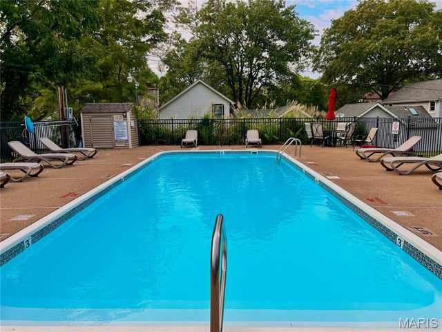 1726 Blue Oak Drive, Chesterfield, MO 63017