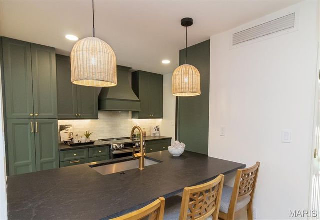 1726 Blue Oak Drive, Chesterfield, MO 63017