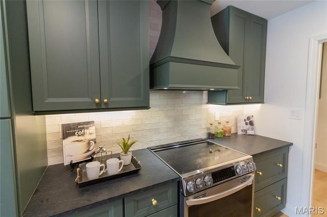 1726 Blue Oak Drive, Chesterfield, MO 63017