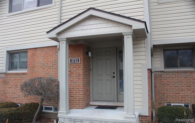 3733 Old Creek Road, Troy, MI 48084