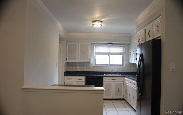 3733 Old Creek Road, Troy, MI 48084