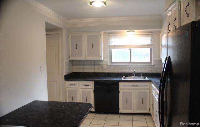 3733 Old Creek Road, Troy, MI 48084