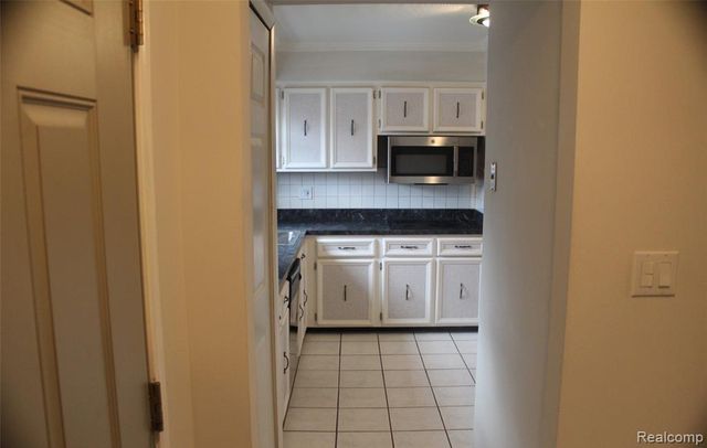 3733 Old Creek Road, Troy, MI 48084