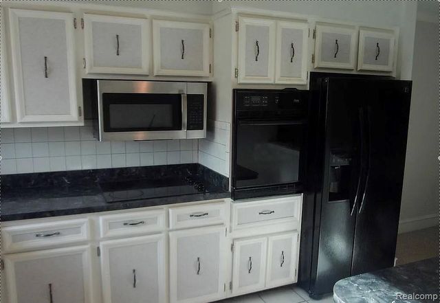 3733 Old Creek Road, Troy, MI 48084