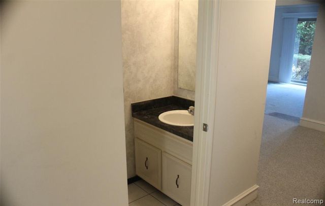 3733 Old Creek Road, Troy, MI 48084