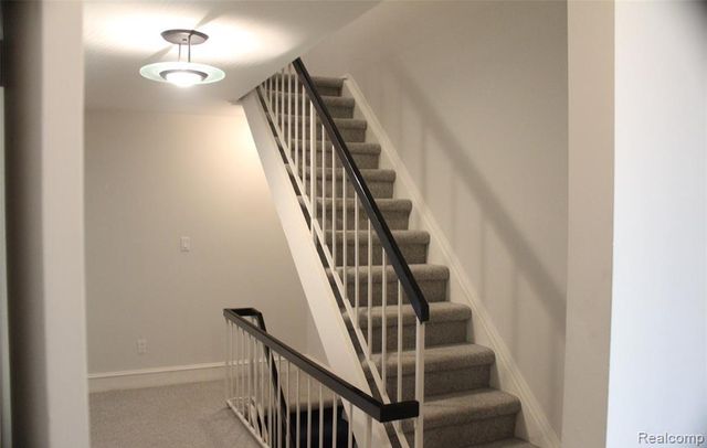 3733 Old Creek Road, Troy, MI 48084