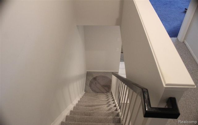 3733 Old Creek Road, Troy, MI 48084