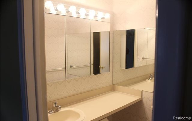 3733 Old Creek Road, Troy, MI 48084