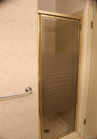 3733 Old Creek Road, Troy, MI 48084