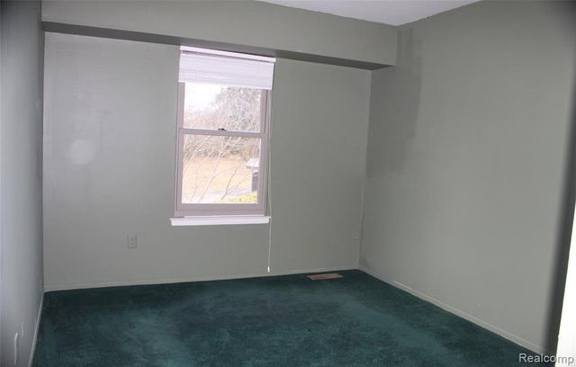 3733 Old Creek Road, Troy, MI 48084