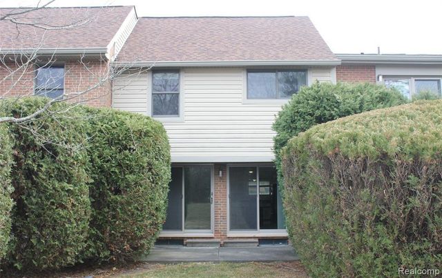 3733 Old Creek Road, Troy, MI 48084