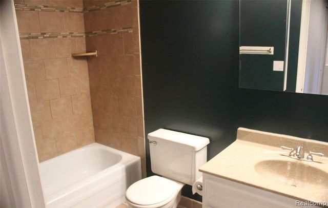 3733 Old Creek Road, Troy, MI 48084