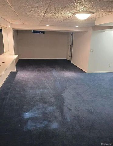 3733 Old Creek Road, Troy, MI 48084