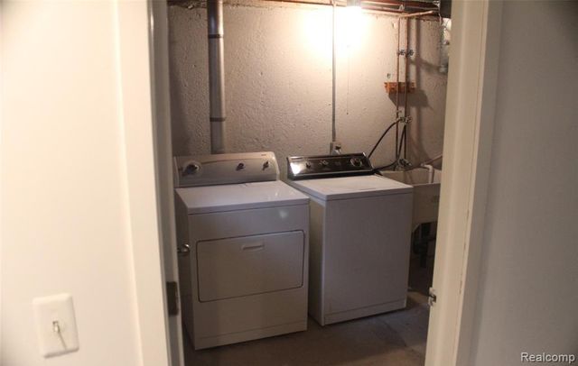 3733 Old Creek Road, Troy, MI 48084