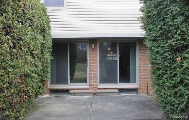 3733 Old Creek Road, Troy, MI 48084