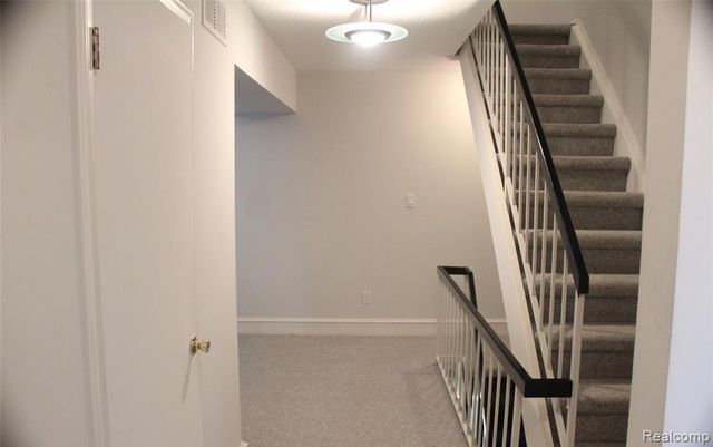 3733 Old Creek Road, Troy, MI 48084