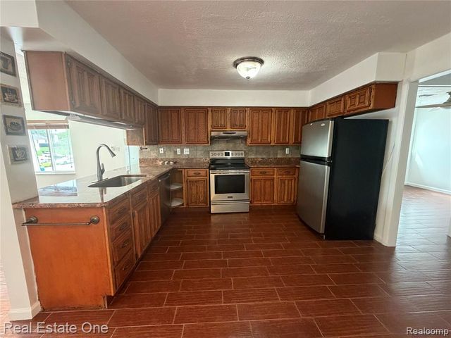 243 E 14 Mile Road, Clawson, MI 48017