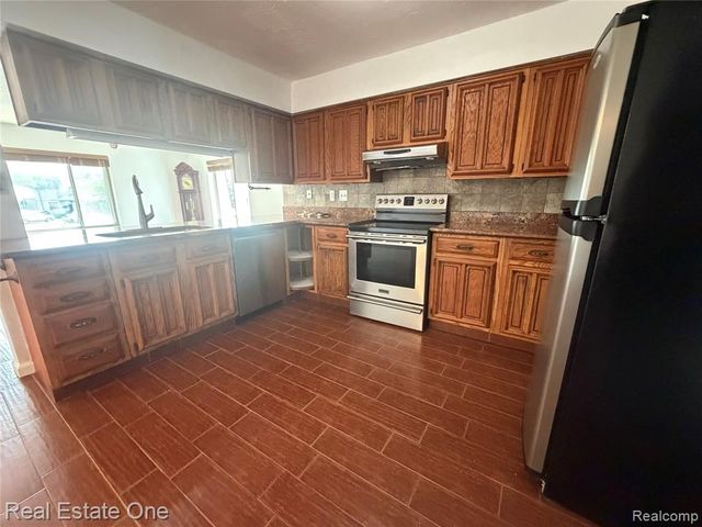 243 E 14 Mile Road, Clawson, MI 48017