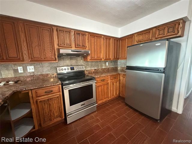 243 E 14 Mile Road, Clawson, MI 48017