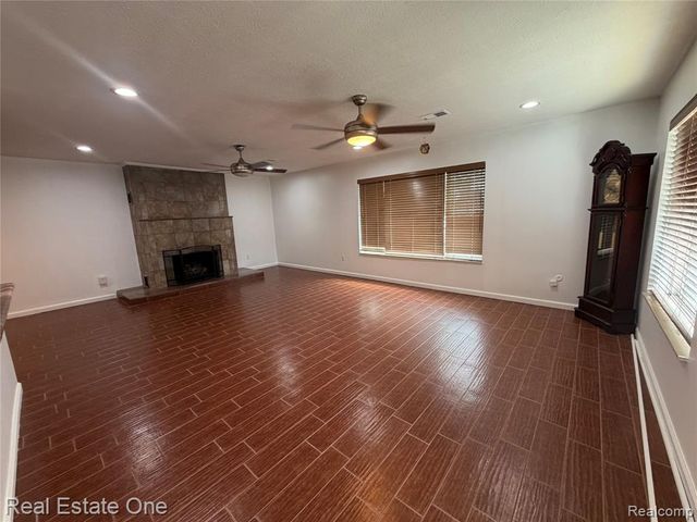 243 E 14 Mile Road, Clawson, MI 48017