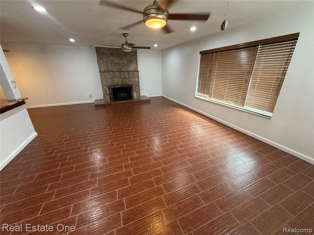 243 E 14 Mile Road, Clawson, MI 48017