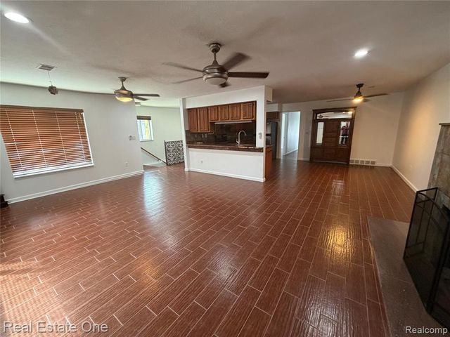 243 E 14 Mile Road, Clawson, MI 48017
