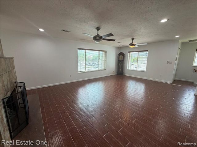 243 E 14 Mile Road, Clawson, MI 48017