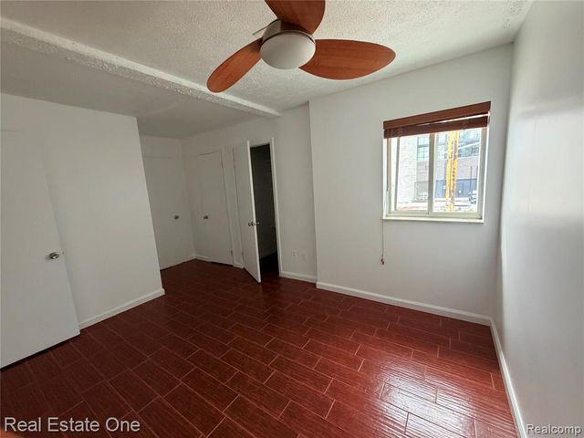243 E 14 Mile Road, Clawson, MI 48017