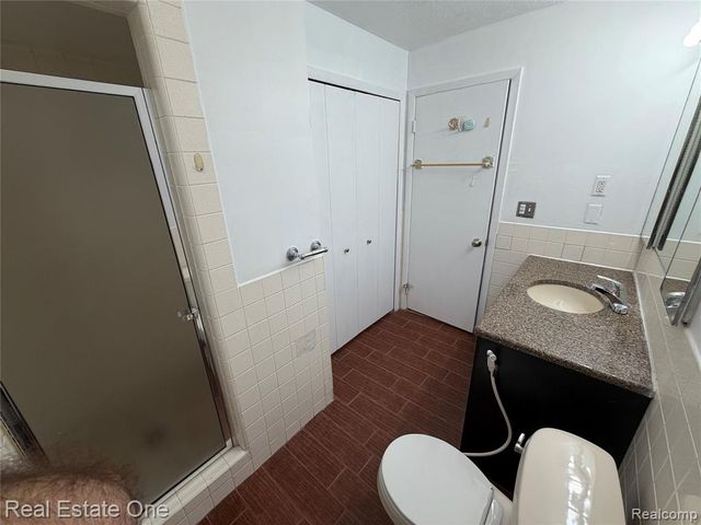 243 E 14 Mile Road, Clawson, MI 48017