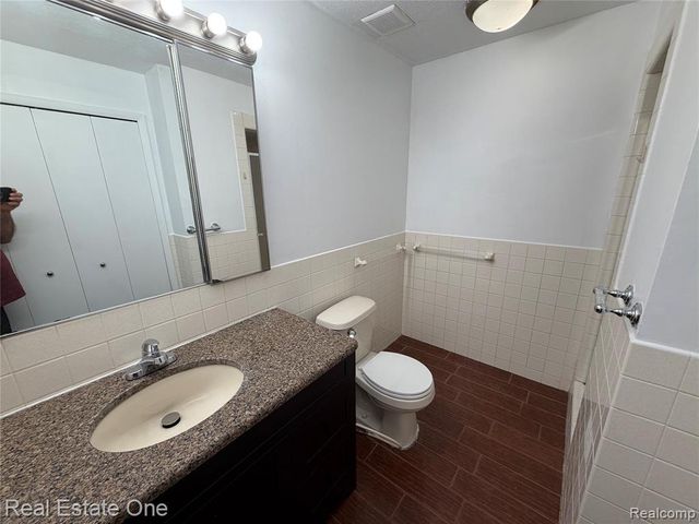 243 E 14 Mile Road, Clawson, MI 48017