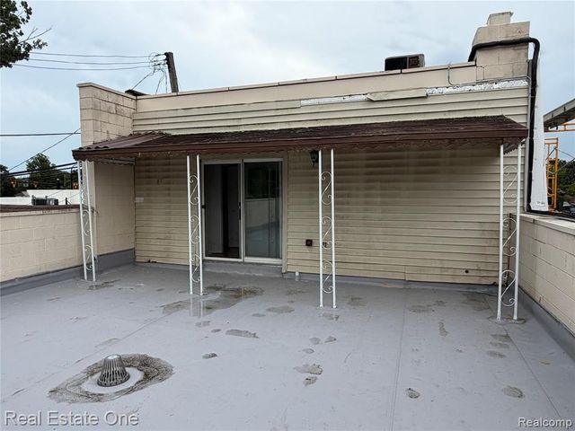 243 E 14 Mile Road, Clawson, MI 48017