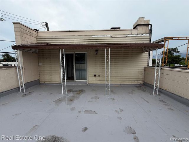 243 E 14 Mile Road, Clawson, MI 48017