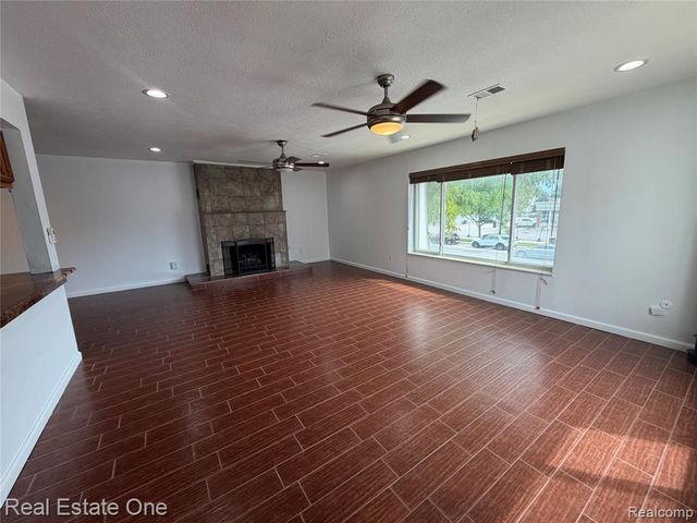 243 E 14 Mile Road, Clawson, MI 48017